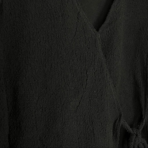 Madewell texture & thread black puff sleeve wrap top size medium - Picture 7 of 7